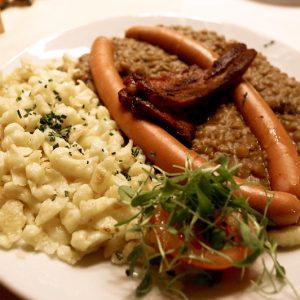 Spätzle, saucisse et lentille, Allemagne
