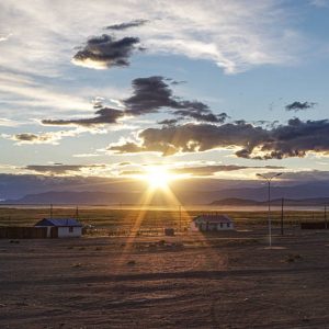 Paysage, soleil et nuages, village, Mongolie